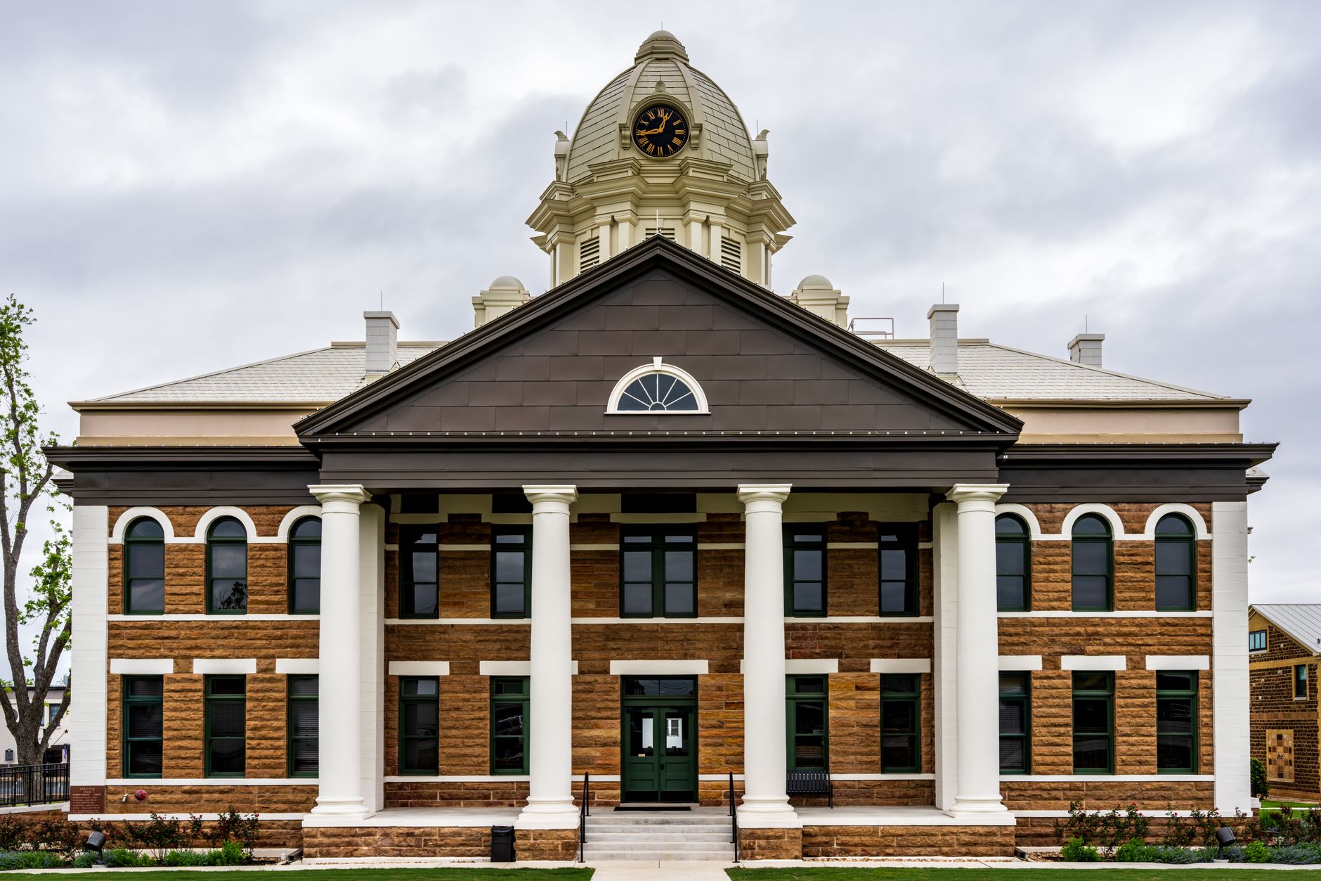 Front view of the historic Mason County Courthouse in Mason, Texas, USA, illustrating What Is the Ada County Courthouse, and What Are Its Murals