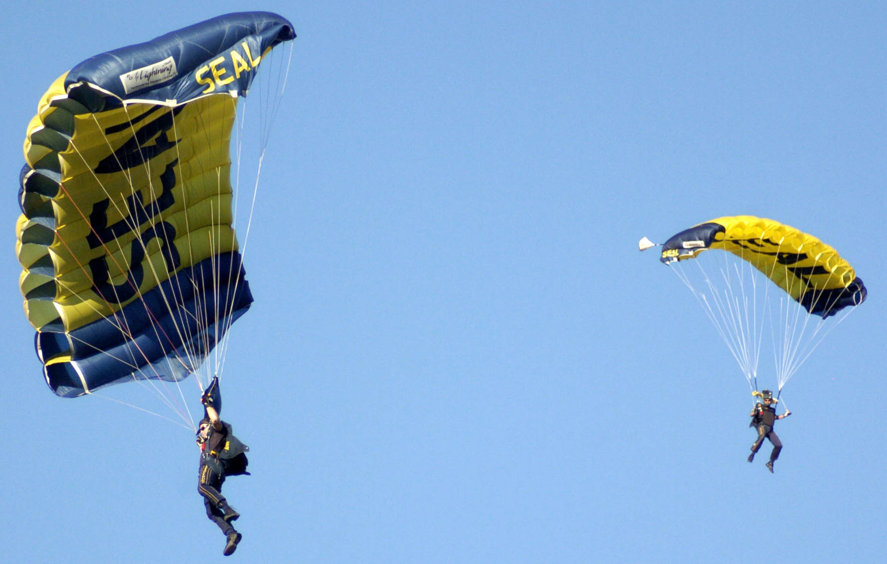 US Navy N 0858D Members of the U.S. Navy parachute demonstration team, the Leap Frogs, parachute in front of the Idaho State capitol building during Boise Navy Week, illustrating W